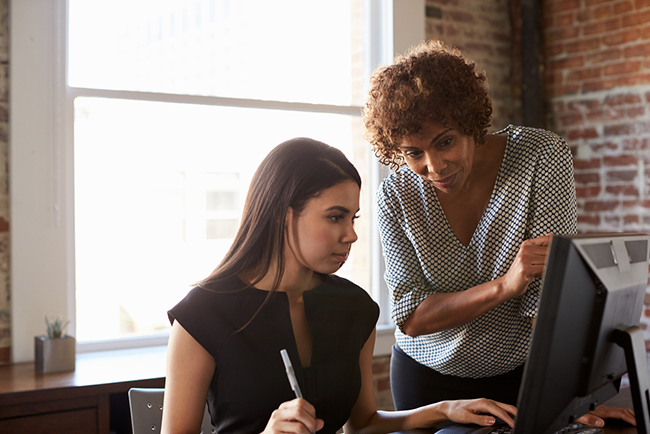 teacher mentoring student