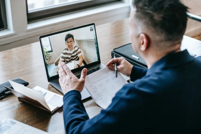 Mentor meeting with student online