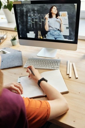 student learning online