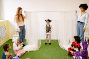 Teacher helping students tell stories