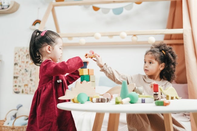 Preschool students with blocks