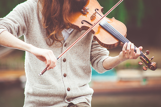 woman playing violin