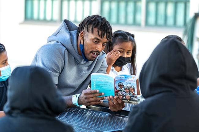LA chargers player reading to children 